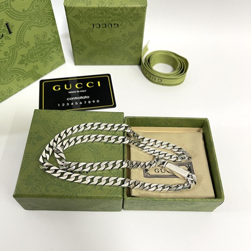 G*u*i necklaces